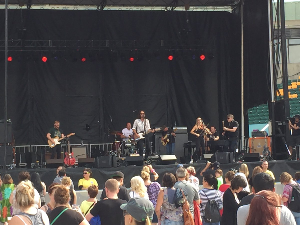Sun is shining, <a href="/dustinbentall/">Dustin Bentall</a> is on stage. Tickets are still available at the door. Don’t miss out! #FireAid4YMM