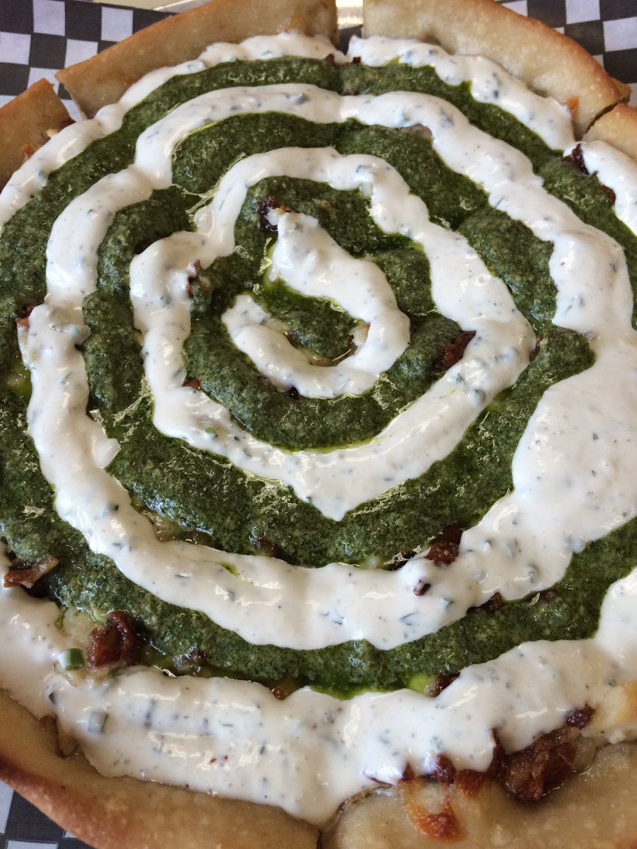 The Pesto-riffic - one of my fave pizzas on the island hawaiimomblog.com/2016/06/a-fami… #hawaii