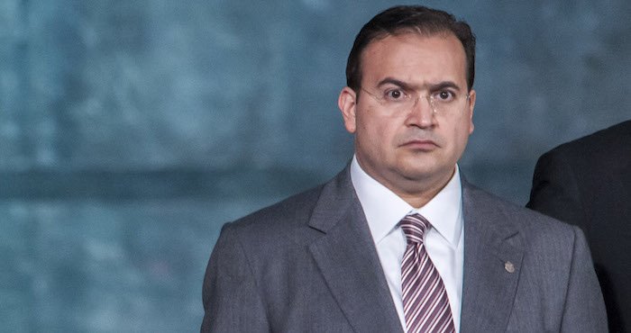 Martinez1MX's tweet photo. El PRI abandona a @Javier_Duarte en #Veracruz: No le respaldará en actos o dichos que violen la Ley https://t.co/338CvALYKN