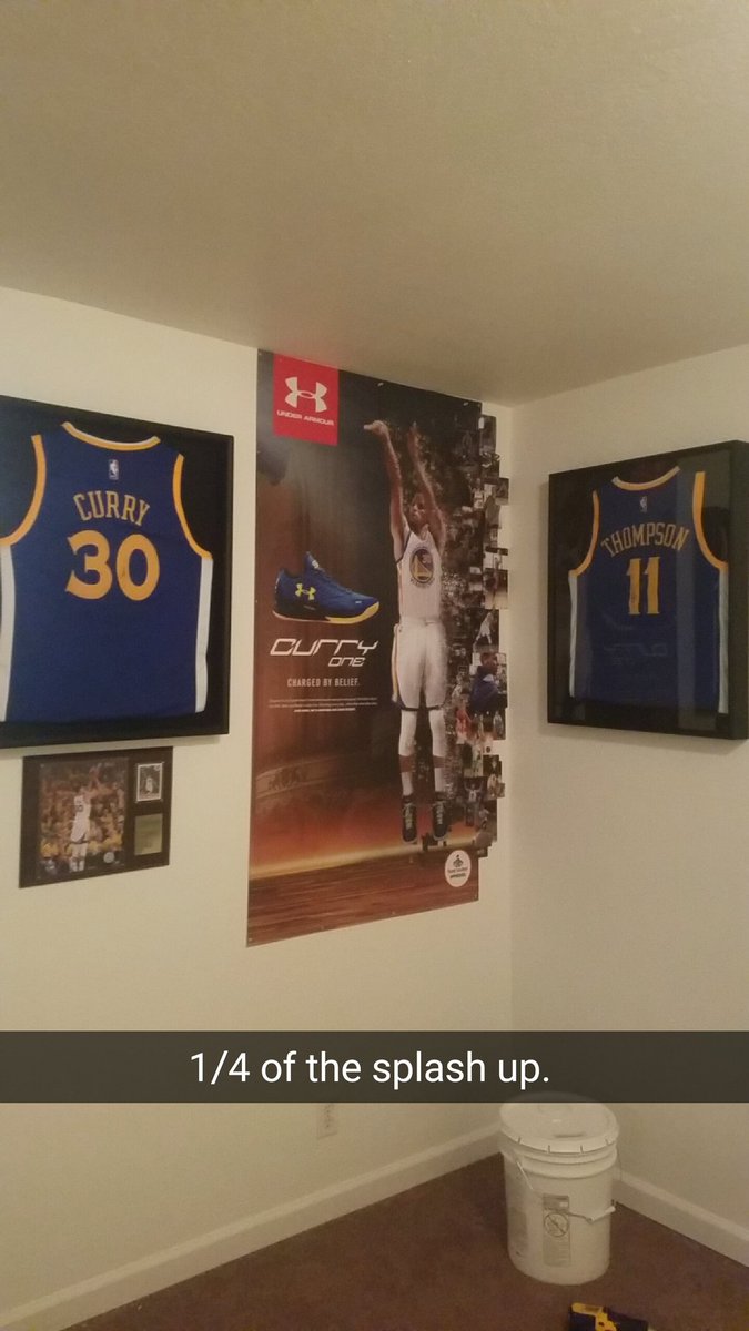 antone2331's tweet photo. 1/4 of the room done. Had to start by getting it wet with the splash brothers @StephenCurry30 @KlayThompson #GSWFAN https://t.co/Yg4pGVco25