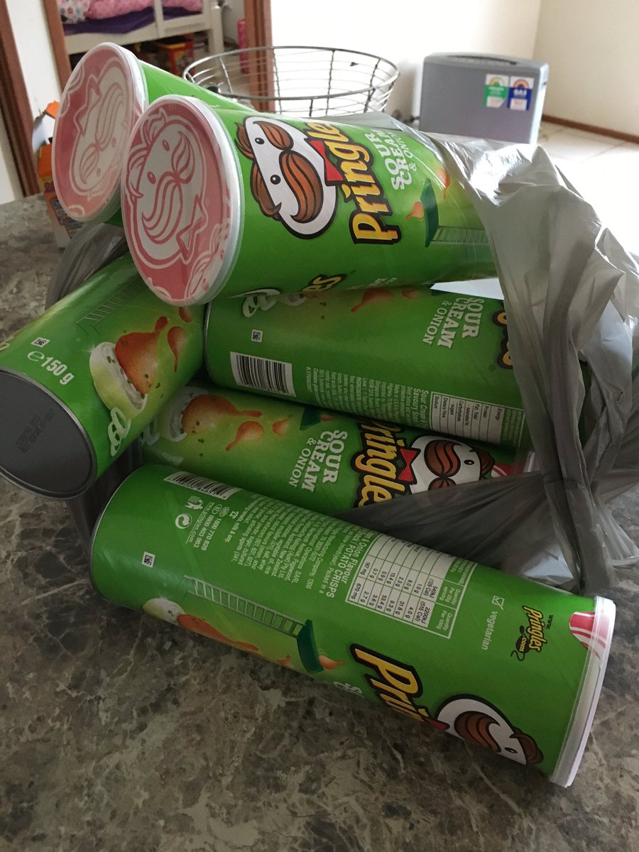 _CaptainKickass's tweet photo. Old Pringles were on clearance ... So I bought them all. #RIPPringles https://t.co/isIw5QPm9G