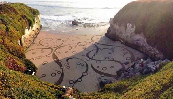 SaraUpdate's tweet image. ที่ซานตาครูซ เม็กซิโก
"แอนเดส อมาดอร์" สร้างสรรงานบนพื้นทรายยามน้ำลง และจะจางหายเป็นความทรงจำยามน้ำขึ้น งดงามจริงๆ!!