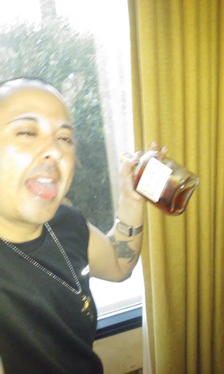 efrensilva88's tweet photo. Still recovering frm the weekend lol!!🍻🍹😩😩 https://t.co/l6bqnCXDYS