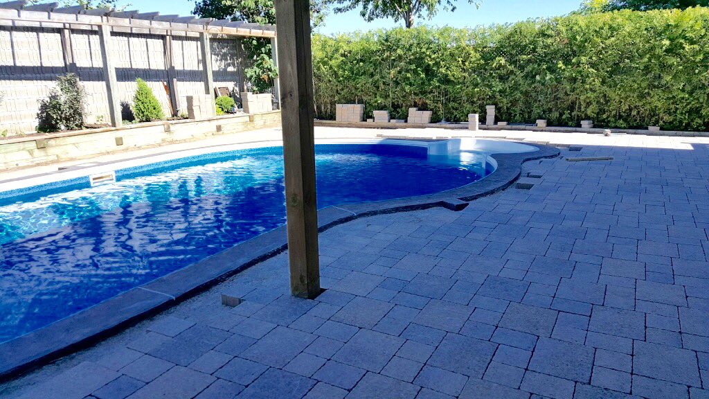 BluemaxLandscap's tweet photo. Great progress today! #poolside #pool @BestWayStone #StradaNova #hardscapedesign #landscapedesign #outdoorliving https://t.co/WekH7hXsQJ