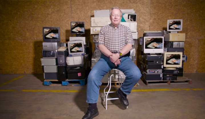 Gizmodo's tweet photo. "You've Got Mail": The man who brought a voice to the internet https://t.co/jlOXmVCoWv https://t.co/jdAas8aiY0