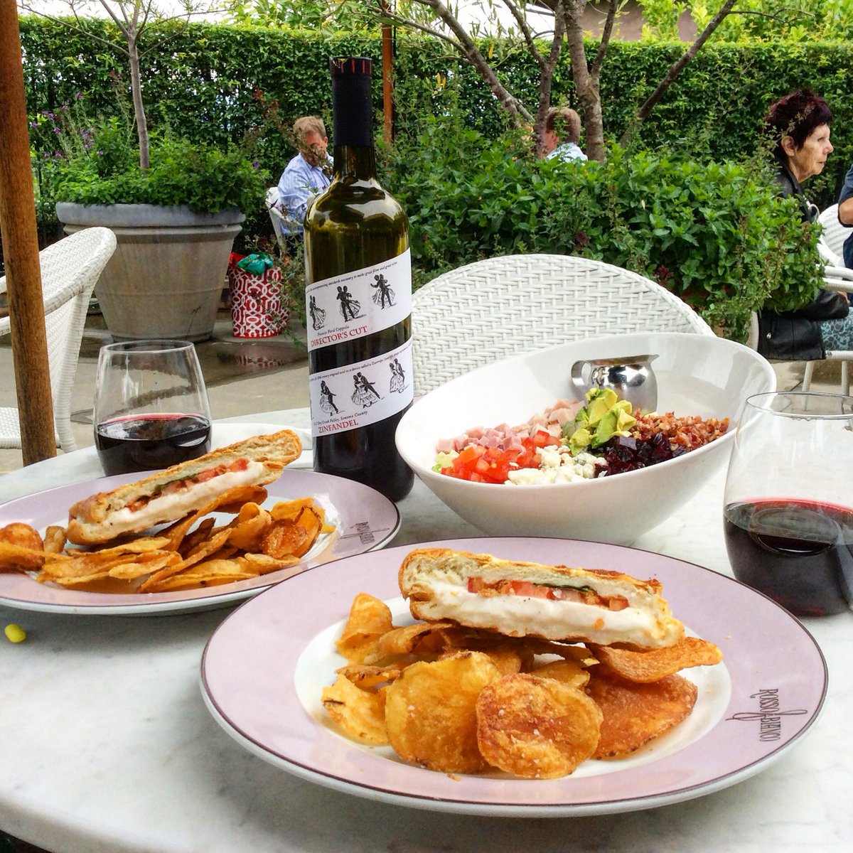 jolenespatter's tweet photo. Luncheon poolside @coppolawine
Healdsburg with a delicious Director's Cut #Zinfandel
#DSCWine #SonomaChat https://t.co/vl8Ft56QUU