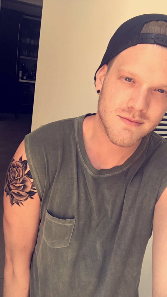scotthoying's tweet photo. New tattoo by @RomeoLacoste ❤️ https://t.co/CHnMx6rHgN