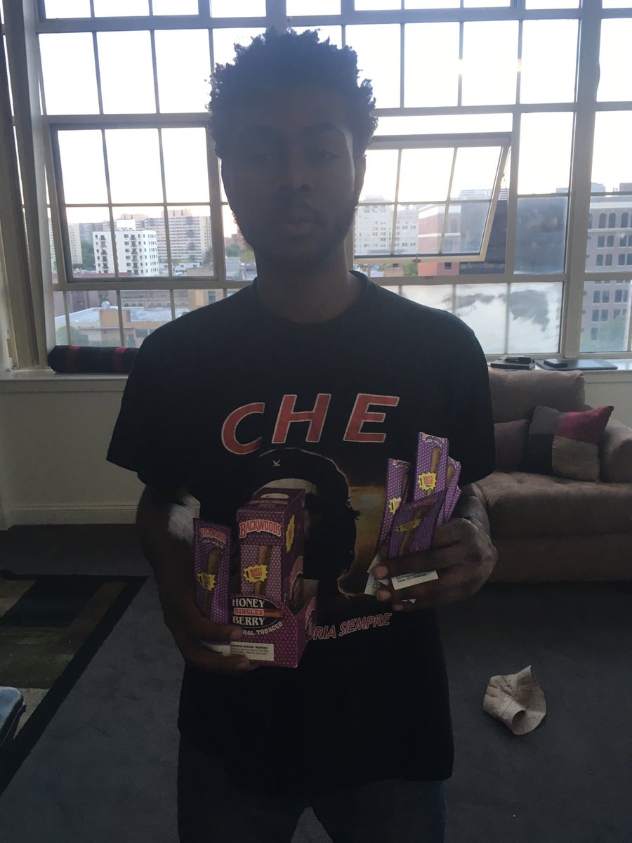 BackwoodsSmokes's tweet photo. Congratulations to @wilesmartyr for winning our first official @BackwoodsSmokes give away! https://t.co/1uP7aRJ2Lk
