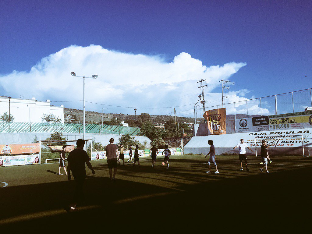 EGobiernoyTP's tweet photo. Nuestros #MECATEROS jugando un partido de fútbol #MECATE2016 de @LETEmprende https://t.co/i87Qvx3pcI