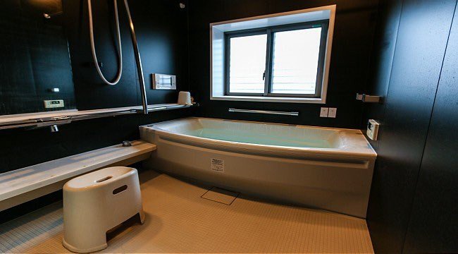 My bathtub and shower. I bathe every day as is custom in Japan. #RL