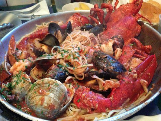 @FoodTravelist #foodtravelchat Best seafood is in Boston's North End @TheDailyCatch #foodporn