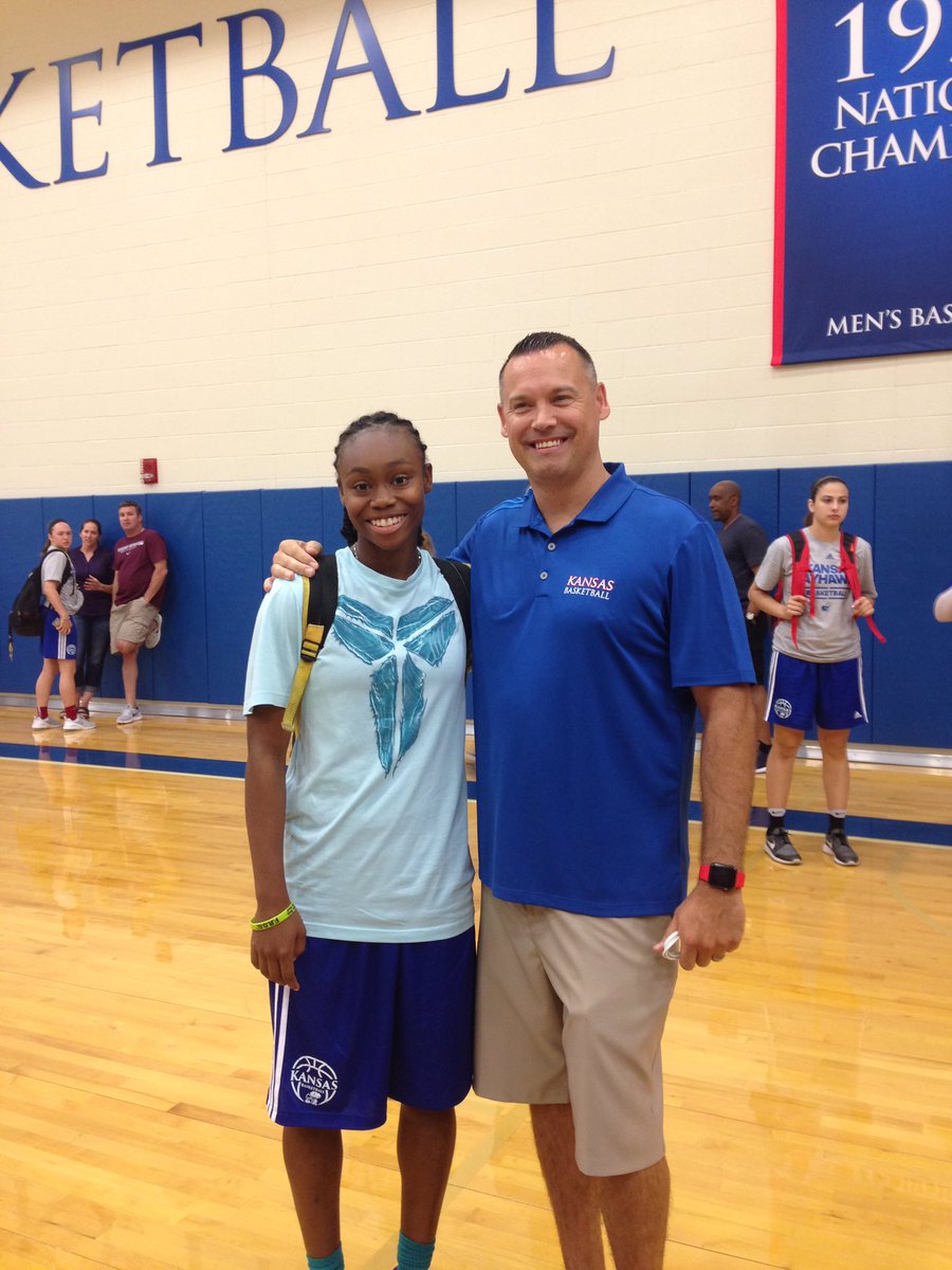 AirMG23's tweet photo. Blessed to receive an offer from Coach Schneider and the University of Kansas🏀🙏 https://t.co/gE4gERBAW3