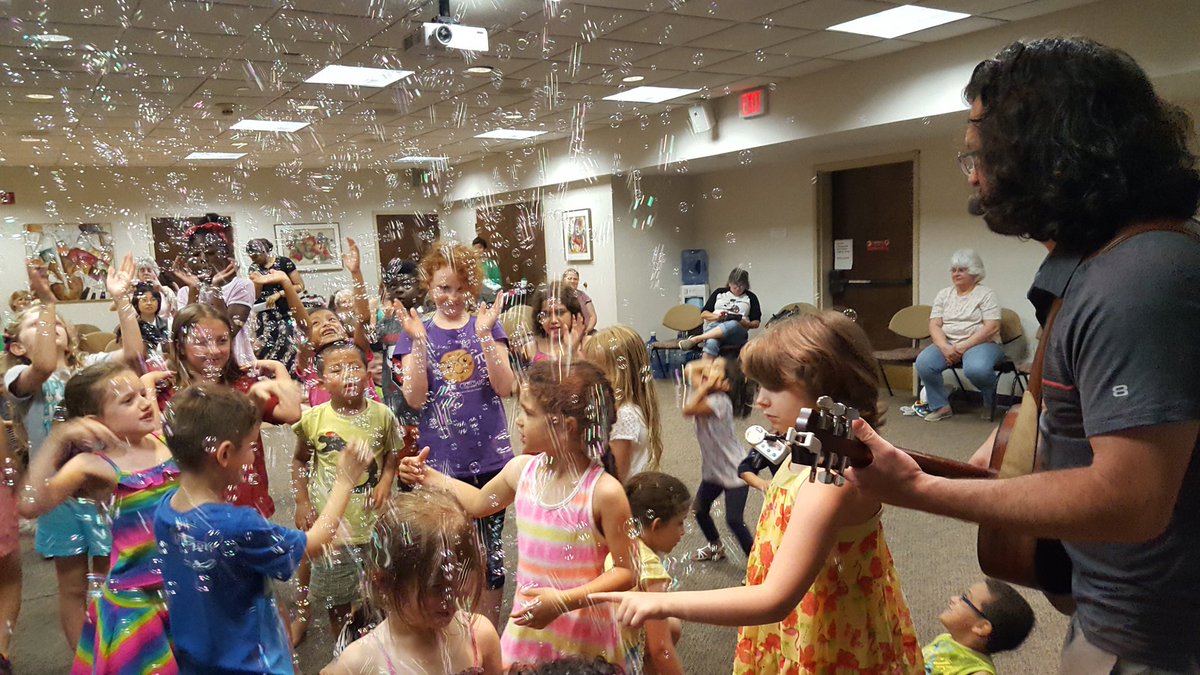 EGFAMILYMUSIC's tweet photo. Another wonderful time had @danburylibrary  today! Thank you Cynthia! https://t.co/EhK7HNn3s0