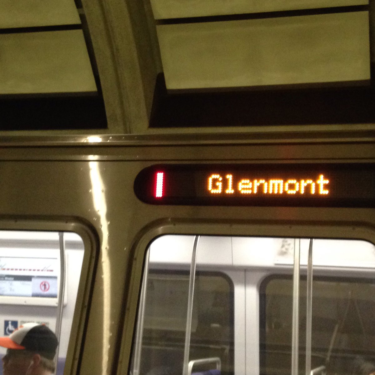 DianeJ3's tweet photo. Shiny new cars on the red line for Wednesday's rush hour. Didn't  need to offload like Tuesday's train did.#wmata https://t.co/MkciQTiO8a
