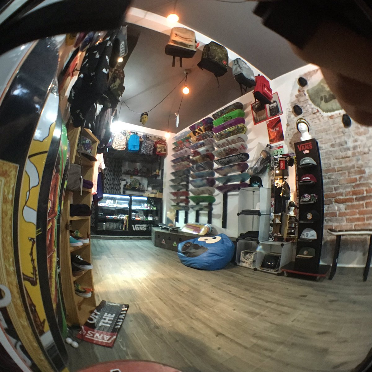 just4skaters's tweet photo. Skateshop #coloniaroma  @LaRomaDF @RomaCondesa #mexico #skatelife https://t.co/z1lVCFpQPt