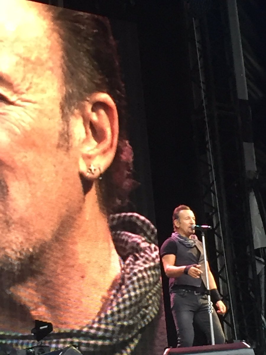 Tougher_TT_Rest's tweet photo. Thank you OSLO! For an amazing night, with a packed River set, For you and  Backstreets❤️ #SpringsteenOslo Great! https://t.co/j8JwRljRYC