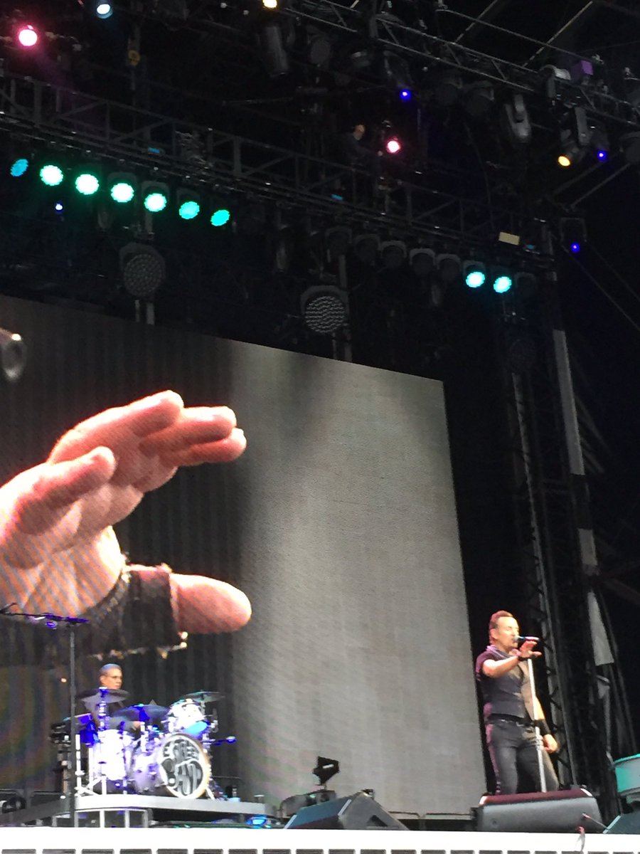 Tougher_TT_Rest's tweet photo. Thank you OSLO! For an amazing night, with a packed River set, For you and  Backstreets❤️ #SpringsteenOslo Great! https://t.co/j8JwRljRYC
