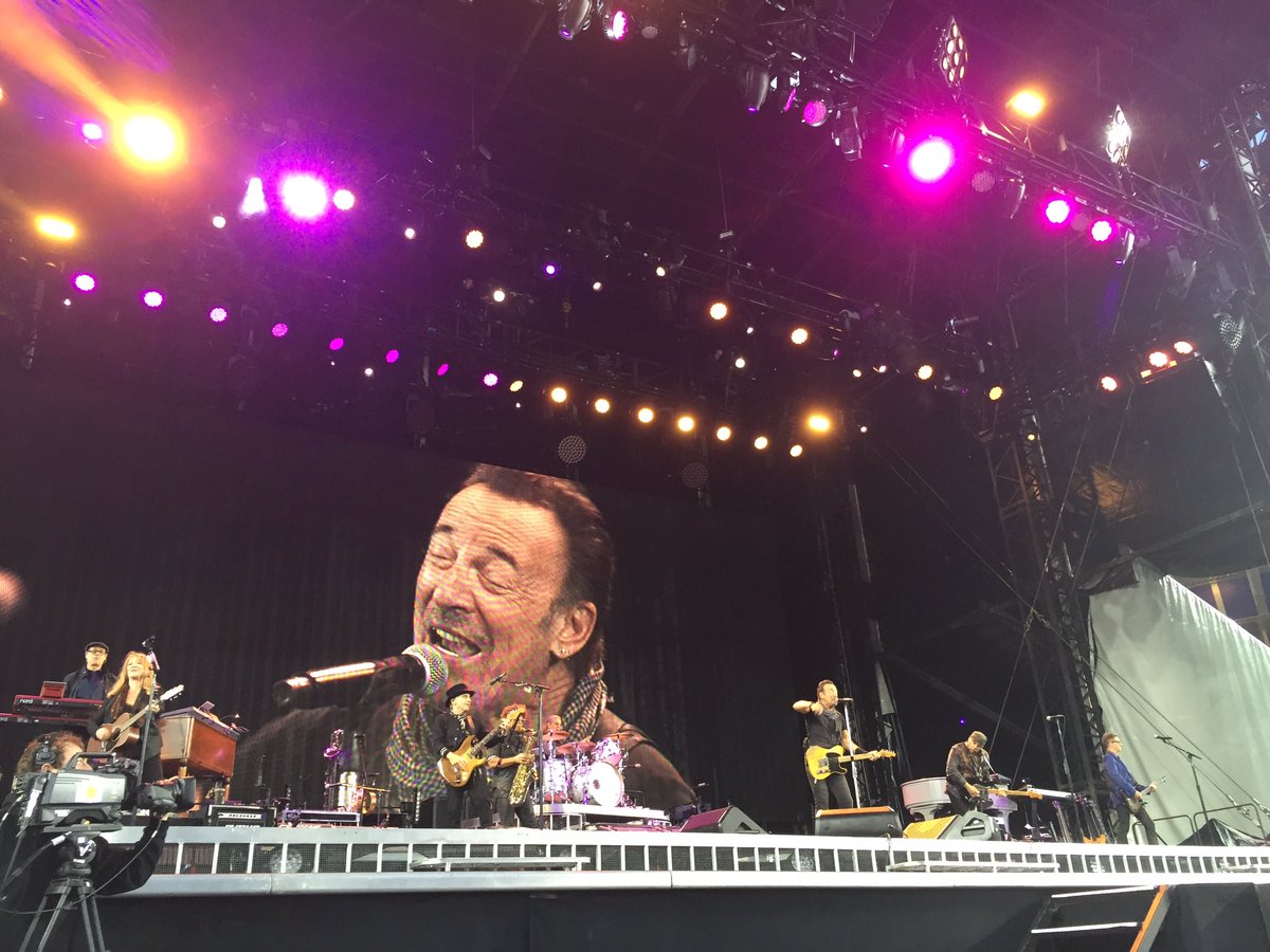 Tougher_TT_Rest's tweet photo. Thank you OSLO! For an amazing night, with a packed River set, For you and  Backstreets❤️ #SpringsteenOslo Great! https://t.co/j8JwRljRYC