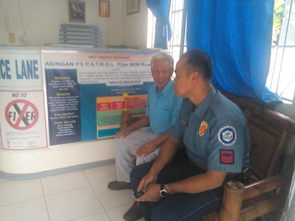 SPO2 Barlolong, duty desk assisted walk-in client of this station. #pnplambatsibat <a href="/pnppro1/">PRO1</a>