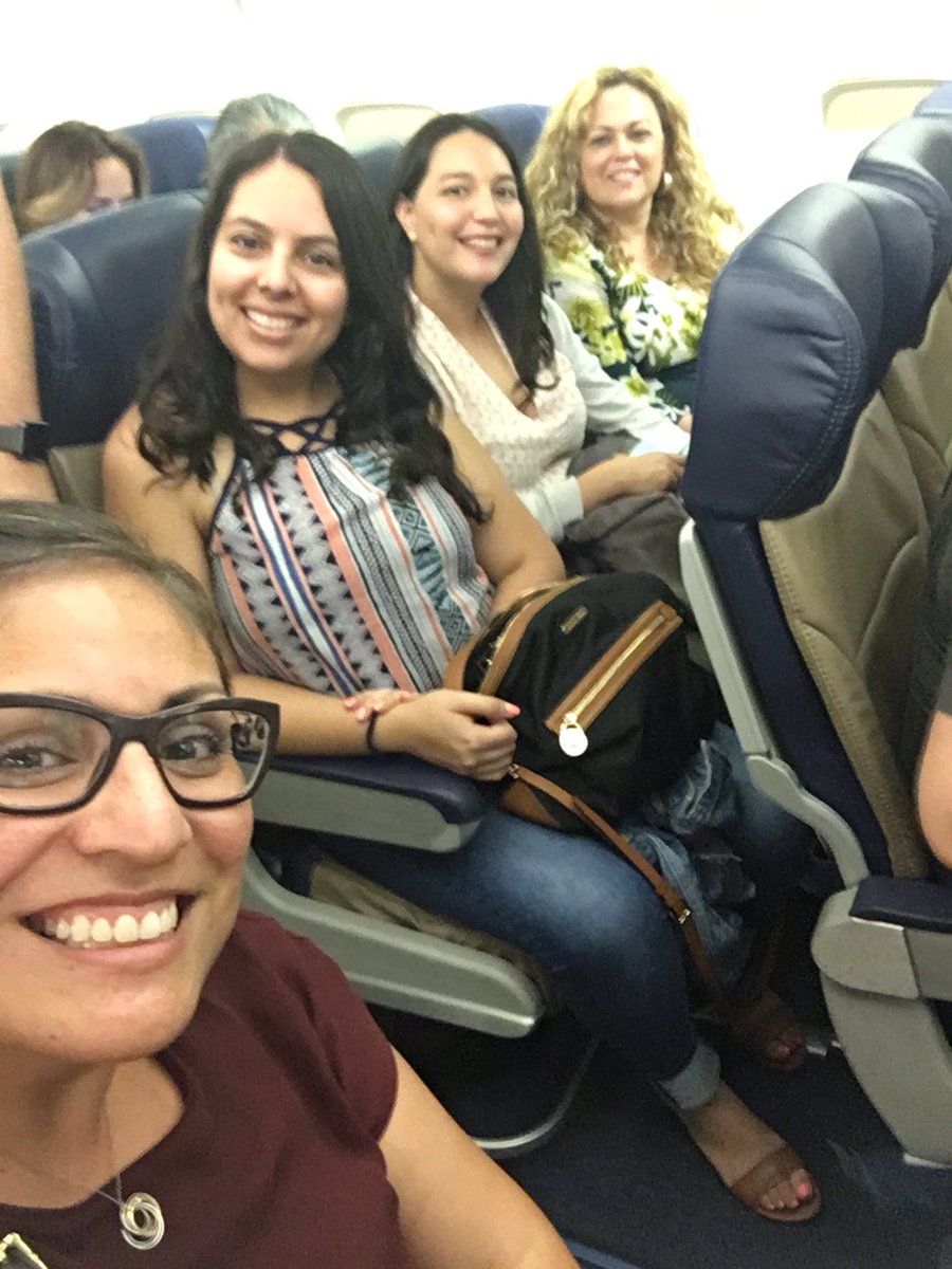 maestraflores1's tweet photo. ¡Y de regreso a San Diego! Gracias #ATDLE2016 @maestrasandoval @MaestraBarrett https://t.co/iTvkW08QkV