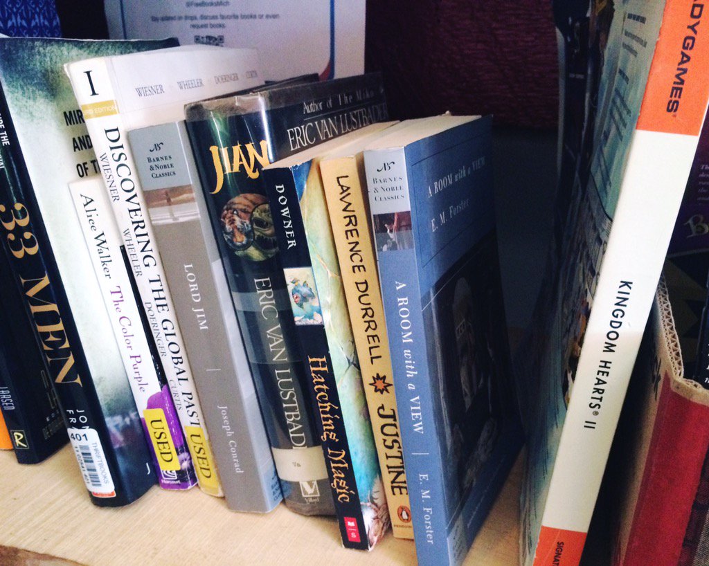 FreeBooksMich's tweet photo. Tons of great donations at #matadorspizza in #Byron #Michigan #FreeBookUs #freebies #reading https://t.co/HeSy8OynF8
