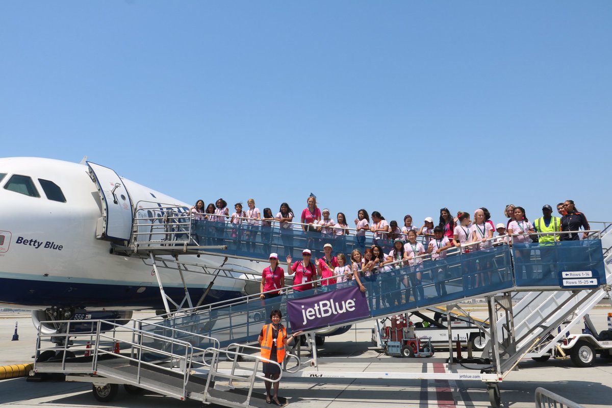 aswilliams73's tweet photo. @HelloJetBlue @jlgeraghty @kerseyaoaeh "project scientist" girls long beach airport. #upforgood #jetbluefoundation https://t.co/P8pZtHqFS9