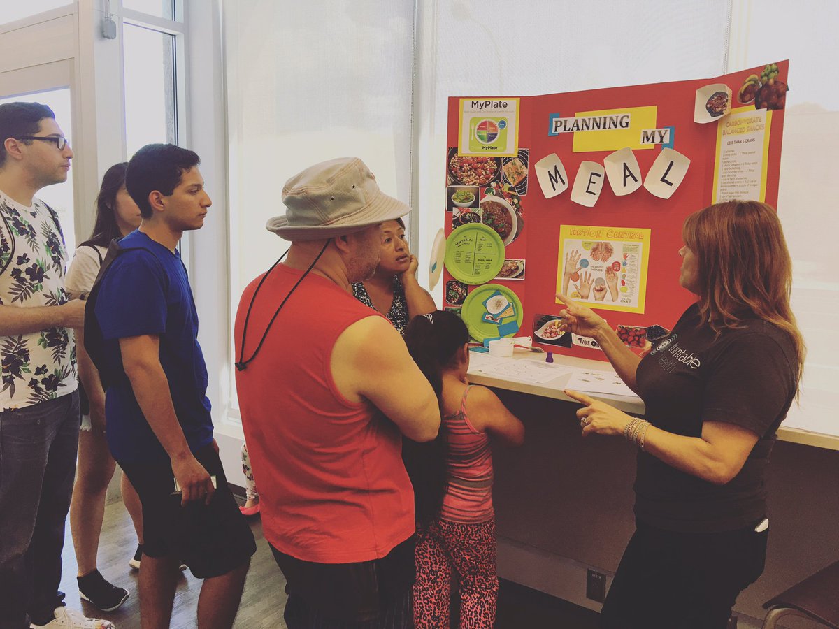 TurntableHealth's tweet photo. Meet our super health coach Angeles teaching meal planning at managing diabetes fair! #healthyfamily = #happyfamily https://t.co/XyxKVKrMbd