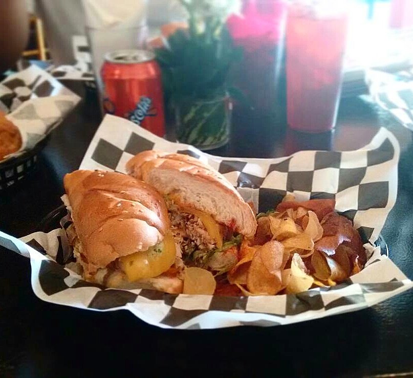 SmokeyHouseVE's tweet photo. #DeliSmokedChicken... Pan tipo deli relleno con 150gr de pollo ahumado, Vegetales mixtos y salsa ranch. https://t.co/n4BGqlPbpR