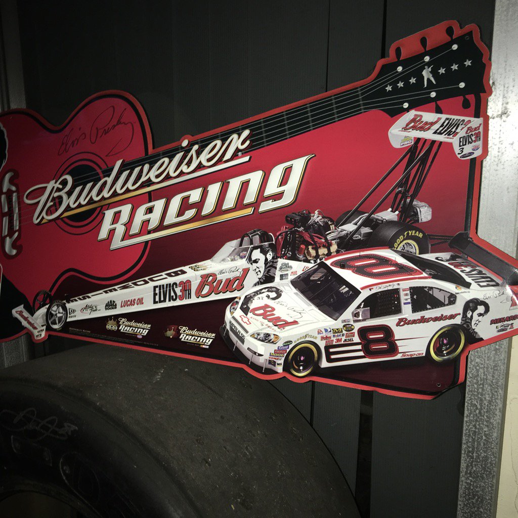 DianeEarnhardt's tweet image. #VIPSection🏁 #NASCARThrowback