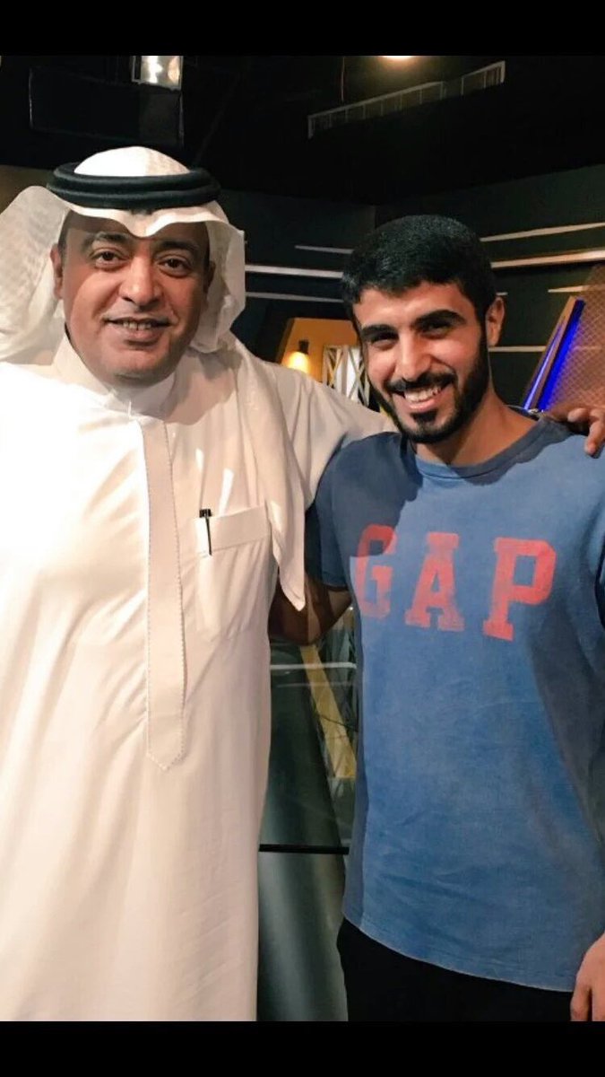 waleedalfarraj's tweet photo. قايل لك القميص الازرق مش صدفة يا صديقي القدوة .. ولا زال الرئيس الصامت شغاااااال ولازال للحديث بقيه . https://t.co/FhaztSmAFO