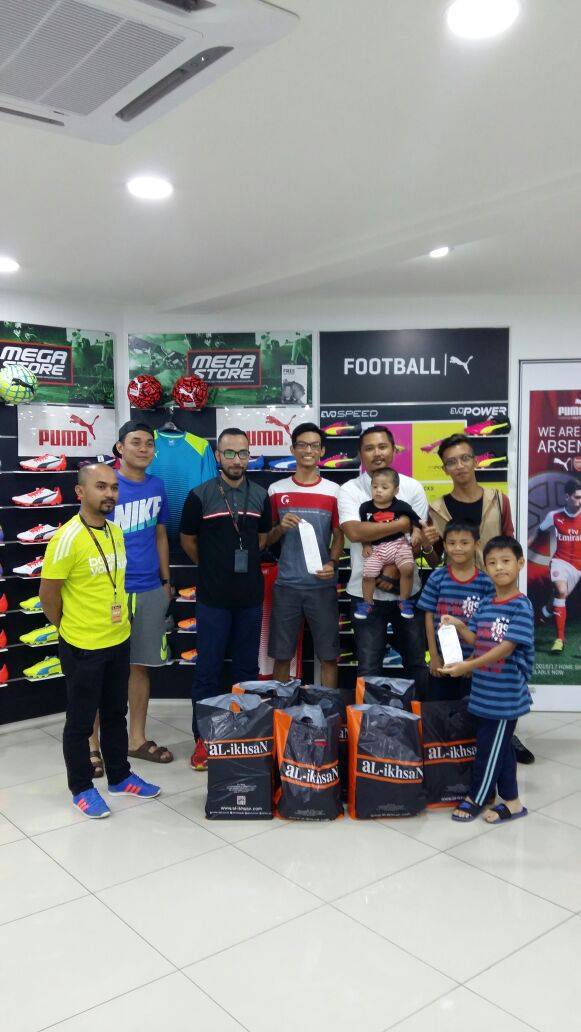 ALIKHSAN_my's tweet photo. "PUMA TRICKS LUCKY DRAW CONTEST"
Tahniah kepada En. Muhamad Fadzil Bin Ab.Rahman
#pumatricks #alikhsansports https://t.co/j3rpCuLbR7