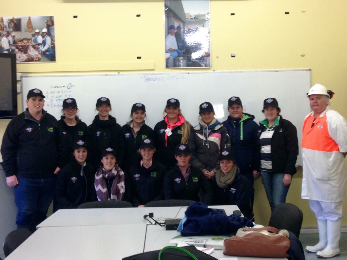 kate94johnston's tweet photo. Teys-Cargill #meatandgreet for the 2016 UNE ICMJ Meat Judging Team @TeysAustralia @meatlivestock @UNEmedia @ERS_UNE https://t.co/2ojzzSMrwL