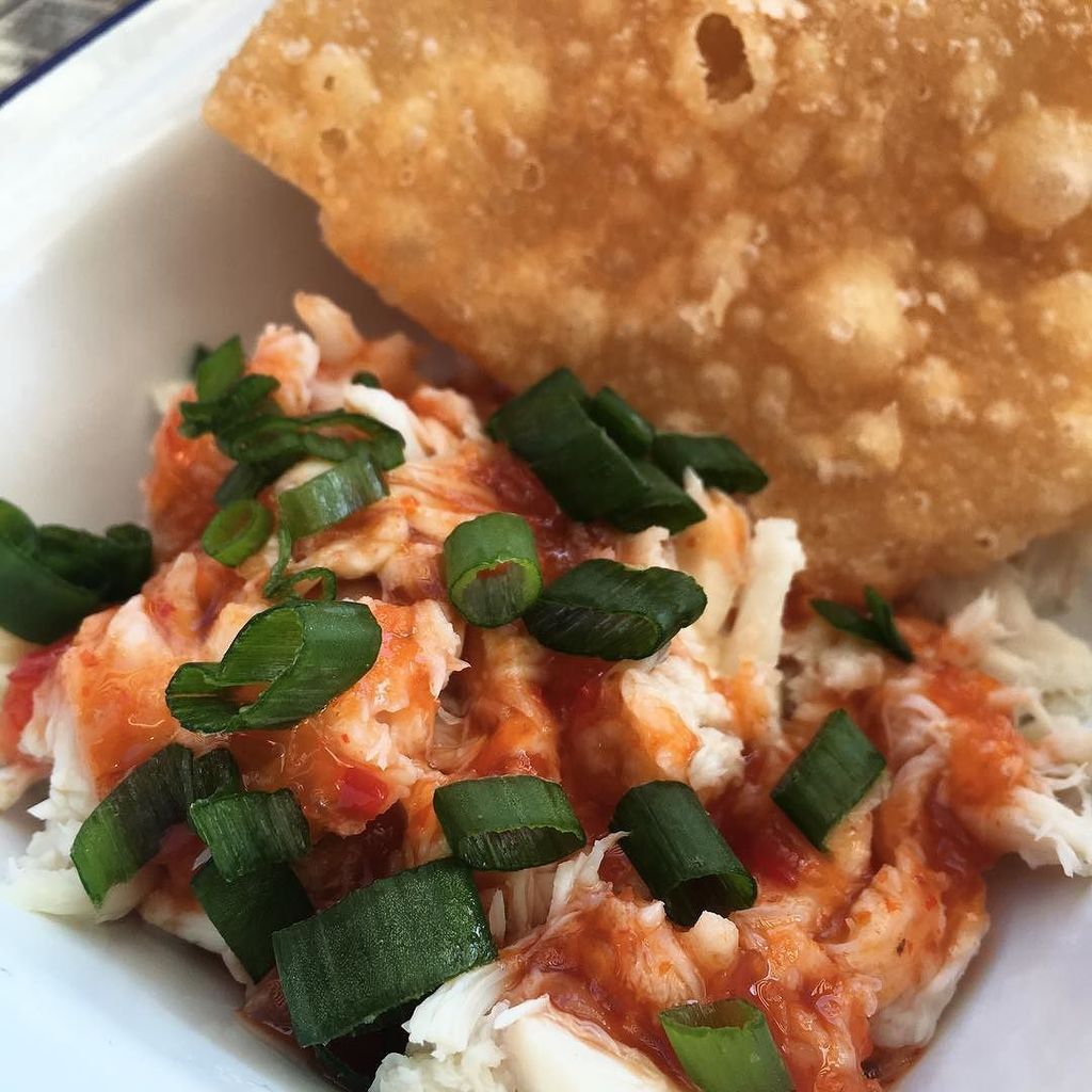 Crab Rangoon dip with crispy wontons at @hooknashville. Hint: The cream cheese is nestled … ift.tt/2944mnd