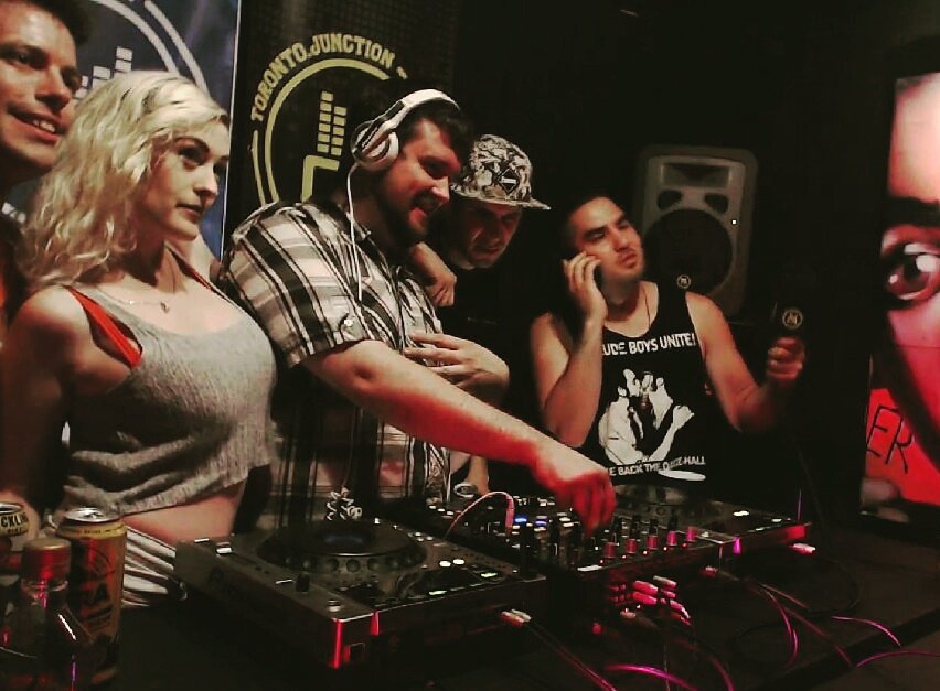 THE_CTRL_ROOM's tweet photo. #DJ #Restep #HappeningNow @ https://t.co/d11apkCtp9 #housemusic #funkhouse #techhouse #fun #vibes in #junctionTo https://t.co/O0Usc2AywC