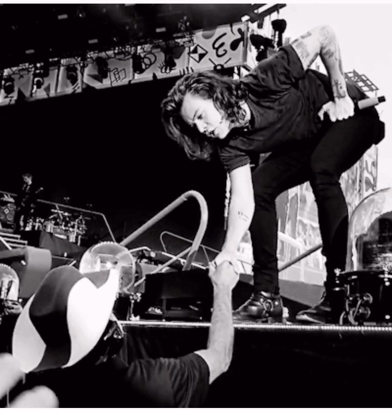 WhyLarryIsReal's tweet photo. so nice. always always so nice https://t.co/fcVy6nna1w