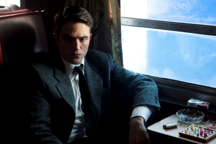 girlstuff411's tweet image. “Pattinson is shaking off the unjustified critical burden…he makes good choices &amp;amp; delivers”👍👏#LIFE #RobertPattinson