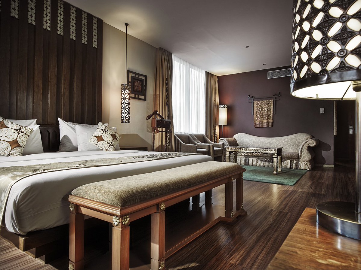 Pesan sekarang &amp; menginap saat weekend di The Royal Surakarta Heritage. Info lanjut klik di ow.ly/tPca30175Ck