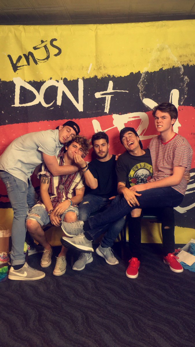 dommdeangelis's tweet photo. Phoenix, tonight's gonna be a gooood ol time 😛 https://t.co/YSavIIhwEf