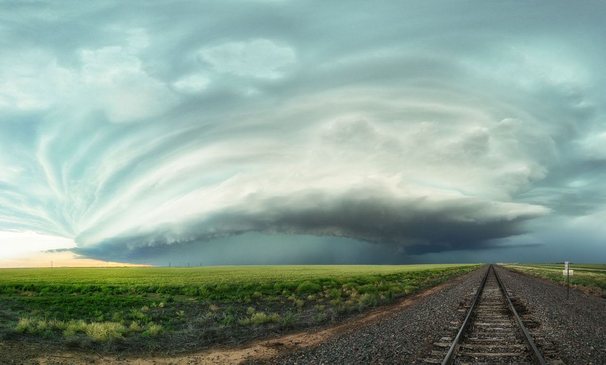internetheat's tweet photo. Beautiful stunning stormy skies. #StormSky https://t.co/xdXkMPznvo