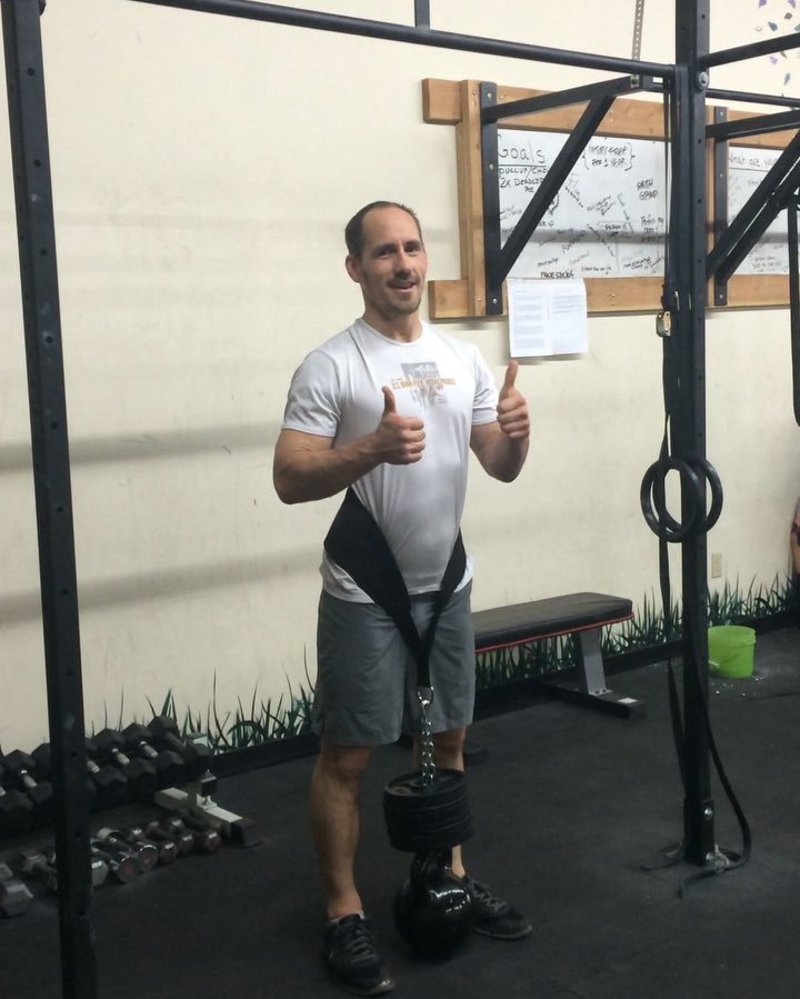 PdXstrength's tweet image. Kalin attempting his last weighted pullup of the night, half his body weight! #pdxstrength #weightedpullups #streng…