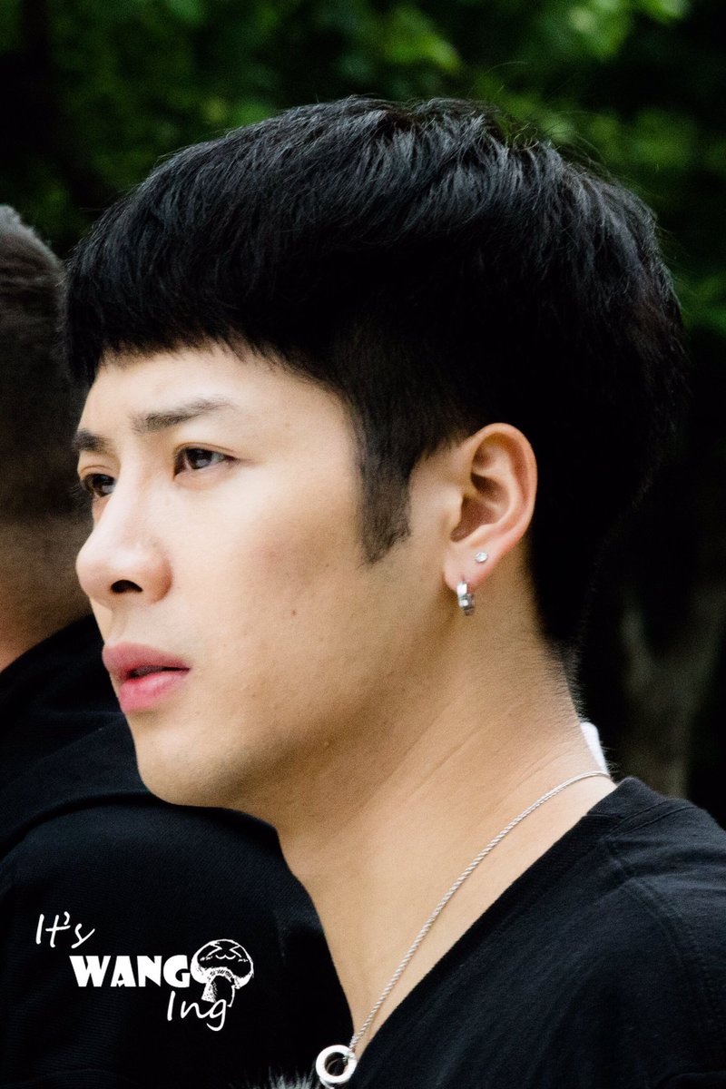 imflying9437's tweet photo. 2คนนี้ ทำไมยิ่งมองยิ่งรู้สึกว่าจะคล้ายกันมากขึ้นๆนะ เพราะผมสีดำทรงม้าเต่อนี้แน่ๆ ชงแป๊บ 😳 #hunson #ลัทธิแจ็คสันเคะ https://t.co/oDLD4OqdsQ