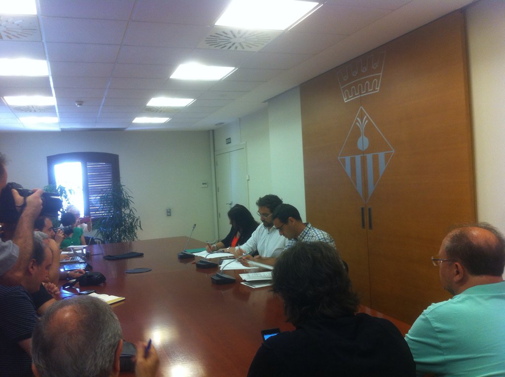 JuntsxBarbera's tweet photo. Es formalitza feina feta x regidories+cos tècnic x #mancomunar i #municipalitzar Grua Sabadell, Castellar i Barberà https://t.co/dcuyZ24heu