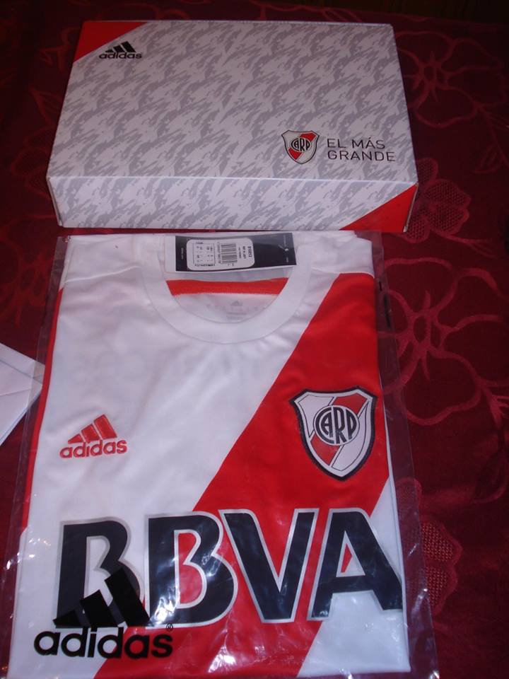 RiverPlate19O1's tweet photo. Voy a regalar esta camiseta de River. Para participar tenes que RT y seguirme para avisarte que ganaste por MD. https://t.co/CDCPVguvDL