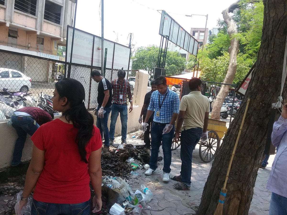 pratapnagar_p's tweet photo. Swachhata Abhiyan at R P nagar p S https://t.co/Y0jBlcacvP