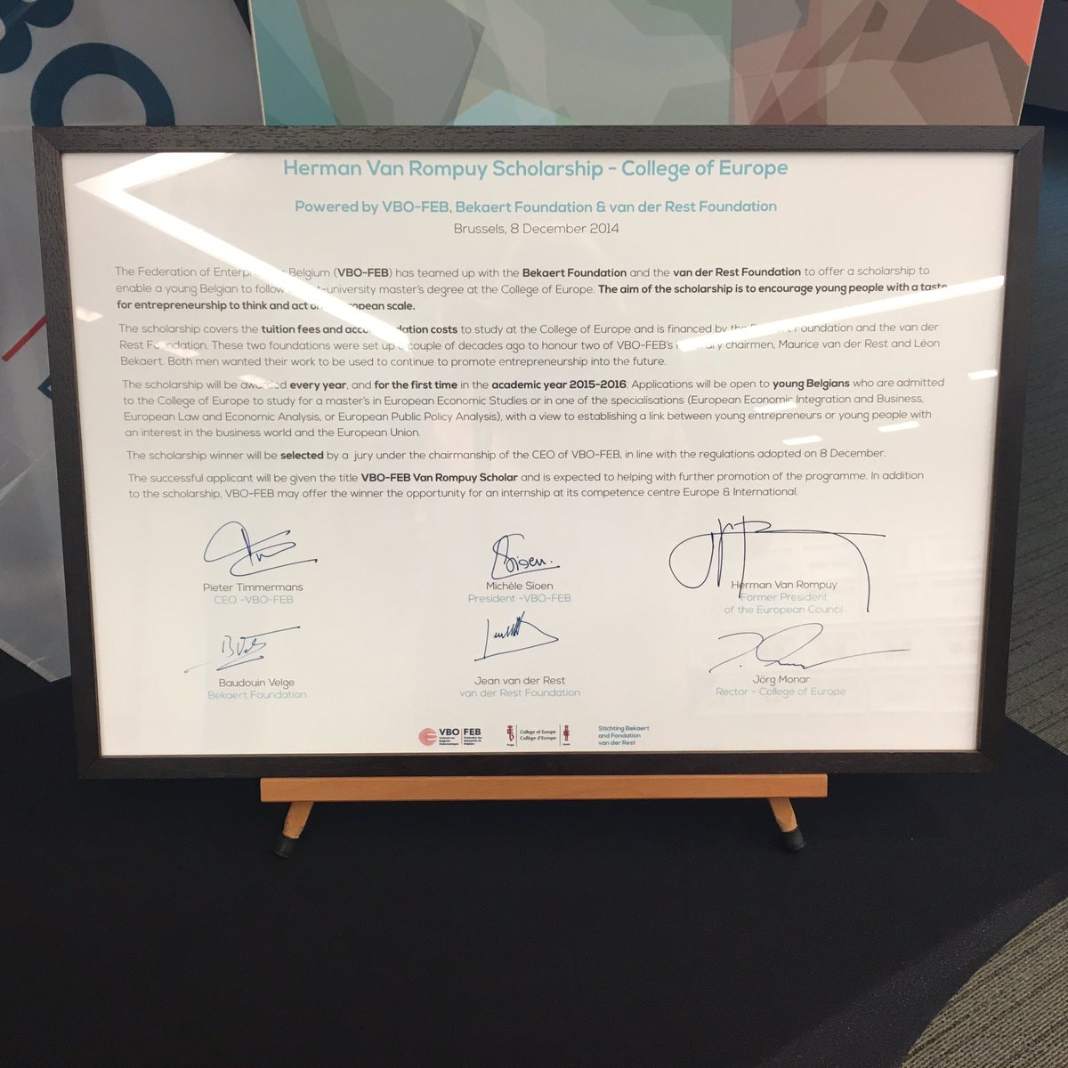 VBOFEB's tweet image. Dans 1 heure, le ou la lauréat(e) de la bourse "Herman Van Rompuy" pour le @collegeofeurope sera connu(e)! #FEB