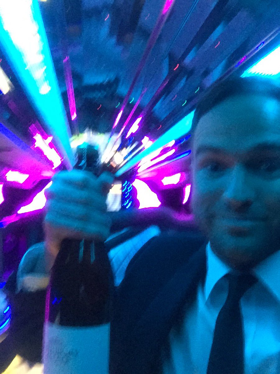 RyzyKOFM's tweet photo. Limo life. Bitches. https://t.co/0yR3JZBuPP
