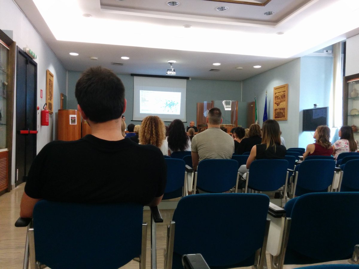 anto81nio's tweet photo. Oggi si parla di #SMM e @opendatalecce con Alessandro Delli Noci. I dati hanno un'importanza economica. 
[#LeSocInn] https://t.co/YeLZl6w5HQ