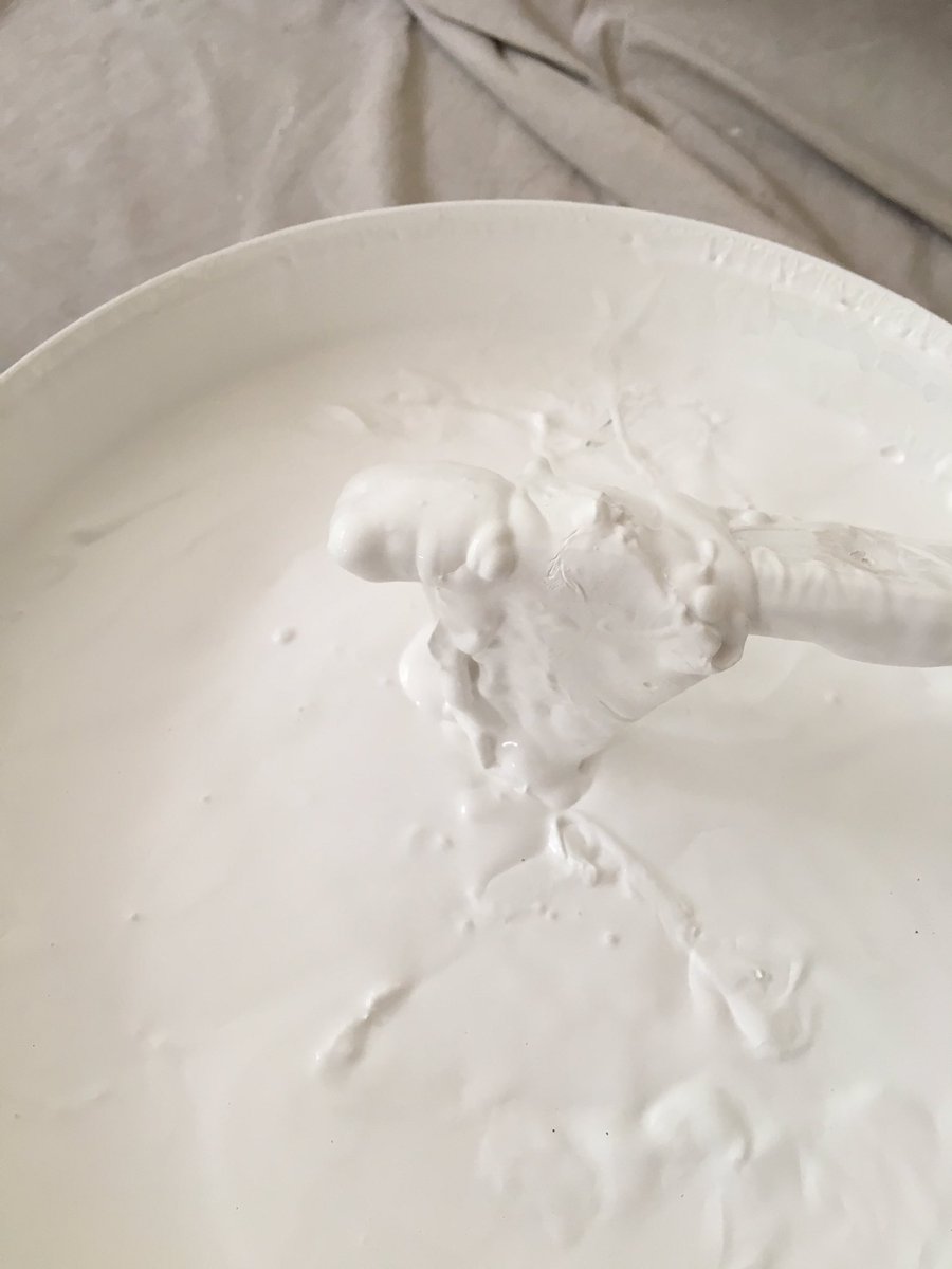 highlightpaint's tweet photo. @DuluxTrade @DuluxDecCentre getting tired of fishing lumps of paint out of brand new tubs. #Notacceptable #decorator https://t.co/5R0iPwZwxL