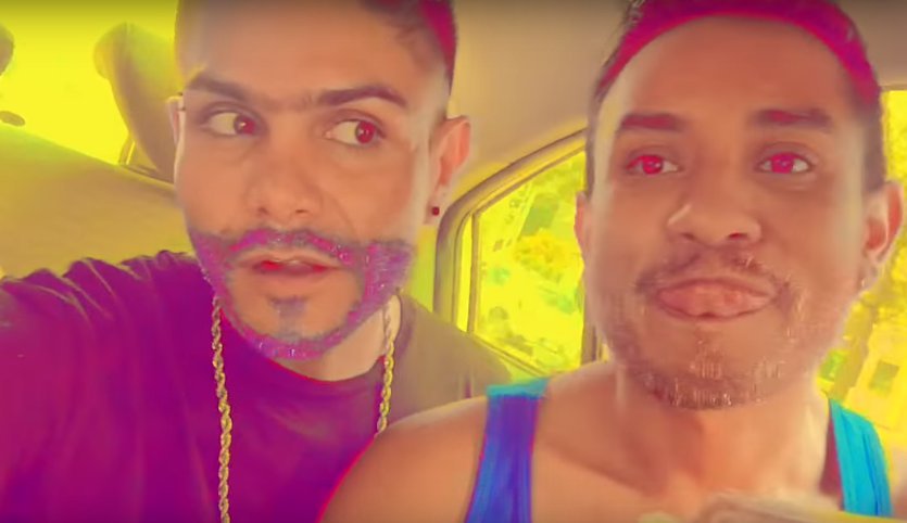 UlisexMgzn's tweet photo. 🎉🎊🎈❤️💚💜💙💛 Recuerdos joteros del #PrideCDMX2016: @ChanonaYChimal https://t.co/gsSpVnMFRB 💕👯👭👬👬👭👯👭👬 #LGBT #Gay #Video https://t.co/kwHMiGATtf