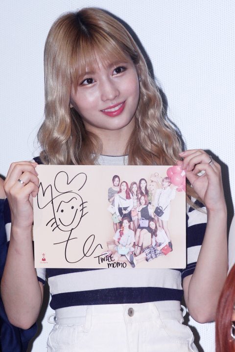 TwiceMomoPics's tweet photo. https://t.co/bXg9GKItRV
